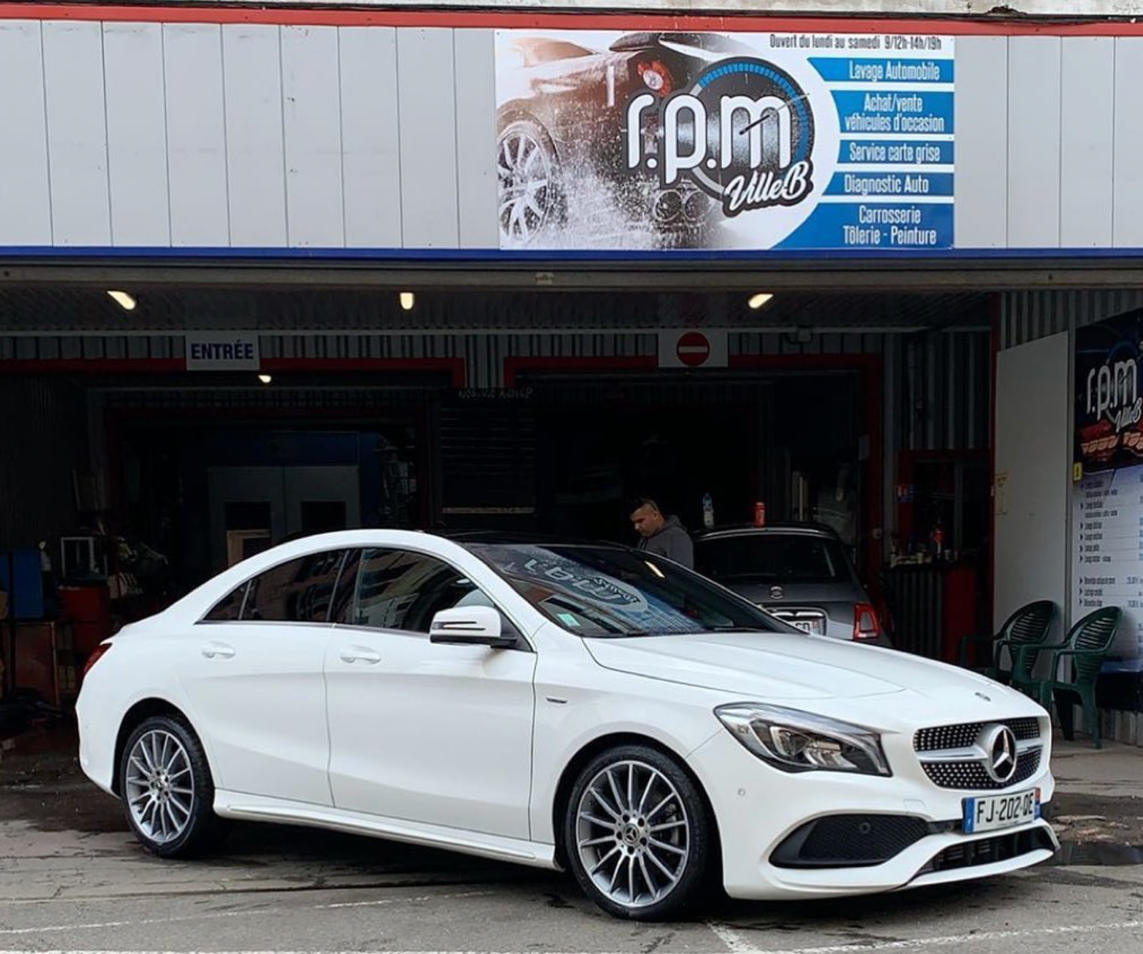 Mercedes CLA devant l'atelier RPM VilleB